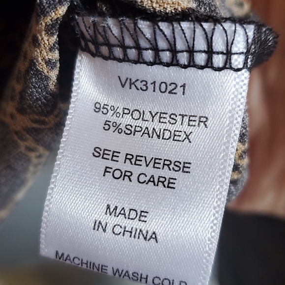 Adrienne Vittadini Gold and Black Tank NWT - Picture 5 of 5